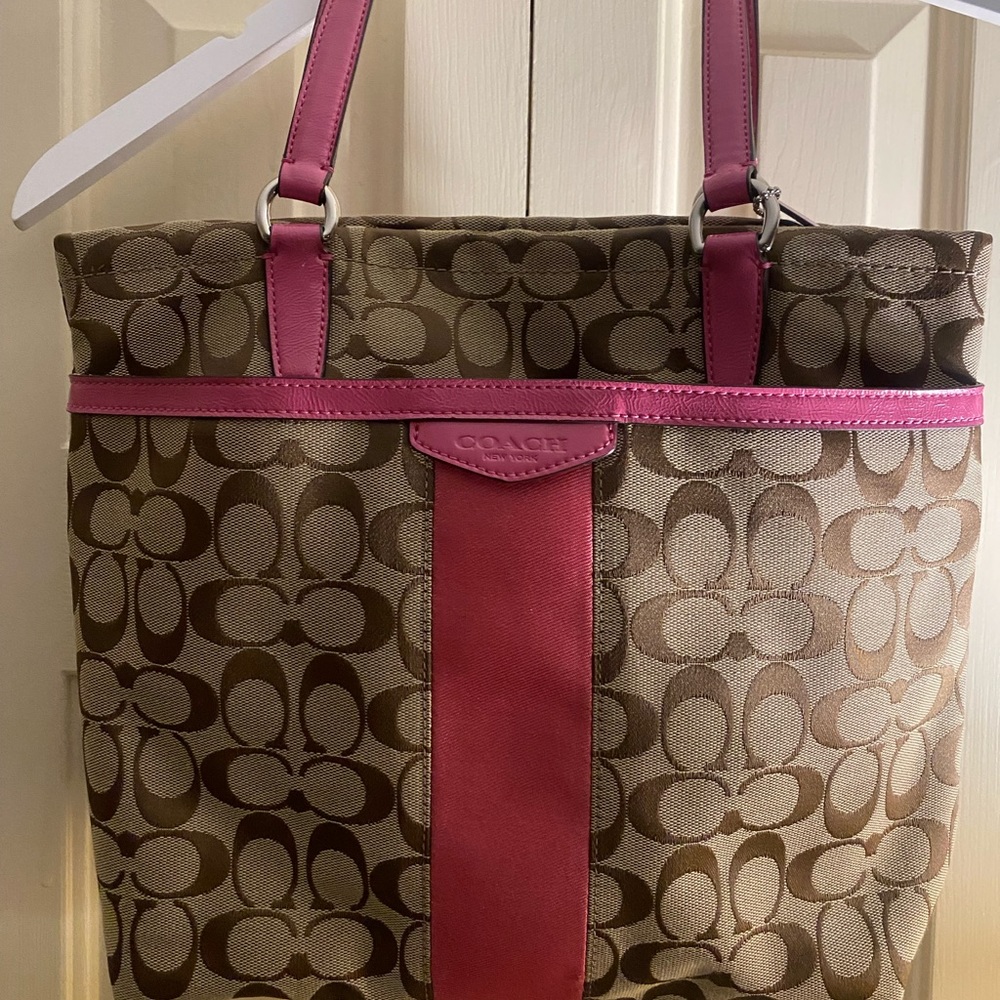 NWOTCoach zip top signature stripe tote canvas and patent leather - Picture 7 of 8